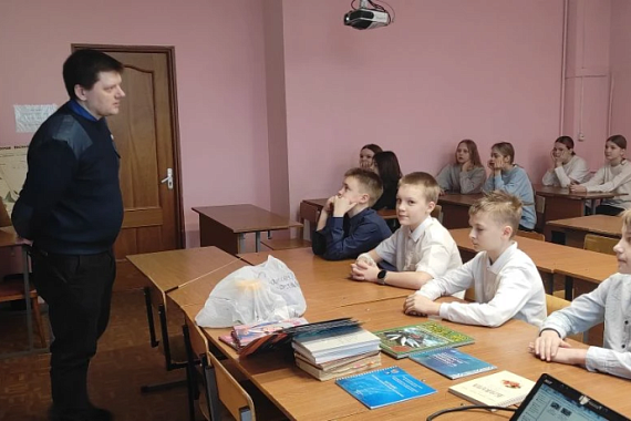 Как правильно есть рыбу: преподаватель МАУ раскрыл гимназистам профессиональные секреты